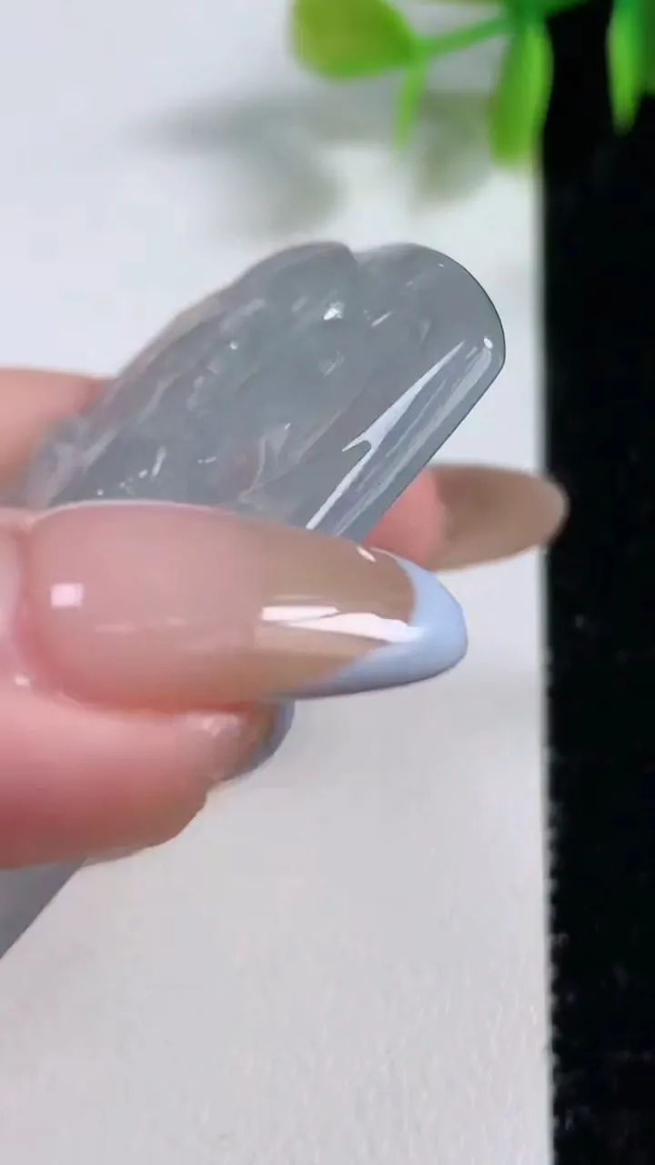 天然A货翡翠龙牌吊坠，尺寸54.7-41.8-5，重量:22.25g
11月10日