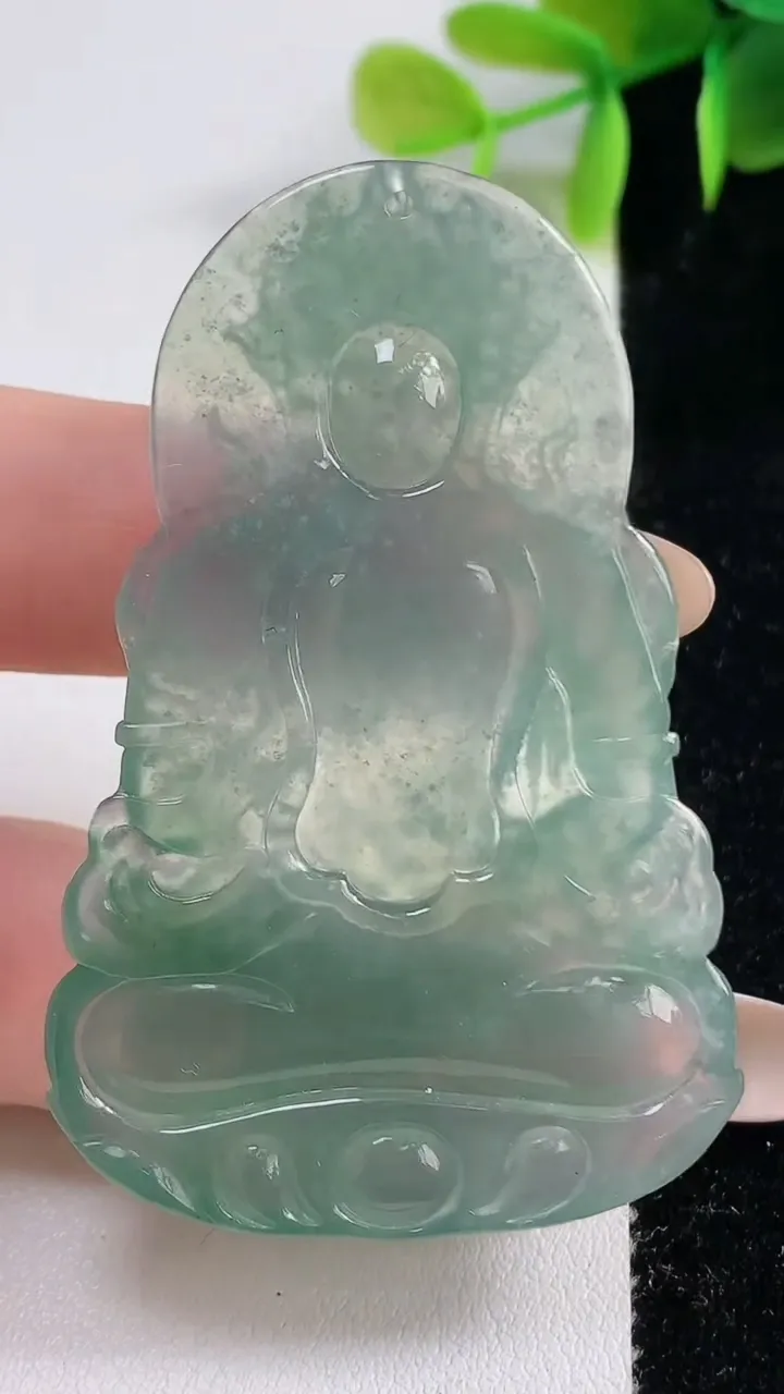 天然A货翡翠度母观音菩萨吊坠，尺寸57.7-37.8-5.5，重量:20.72g
11月10日