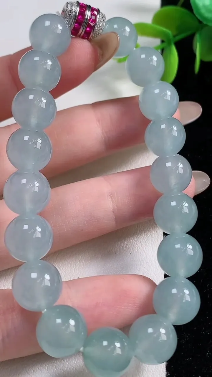 天然A货翡翠圆珠手串18颗，尺寸10.3，重量:38.53g11月10日
工厂直销收藏佳品,种好水足，色泽均匀，有种有色，上手高大气！