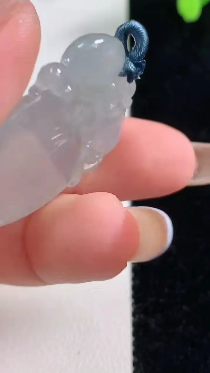 天然A货翡翠福瓜吊坠，尺寸36.5-20.3-7，重量:9.17g
11月10日