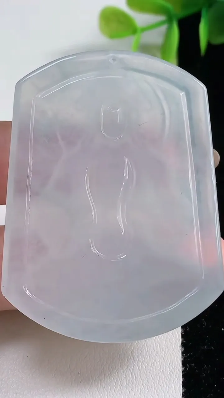 天然A货翡翠观音菩萨吊坠，尺寸54.8-41.2-6.6，重量:28.09g
11月10日