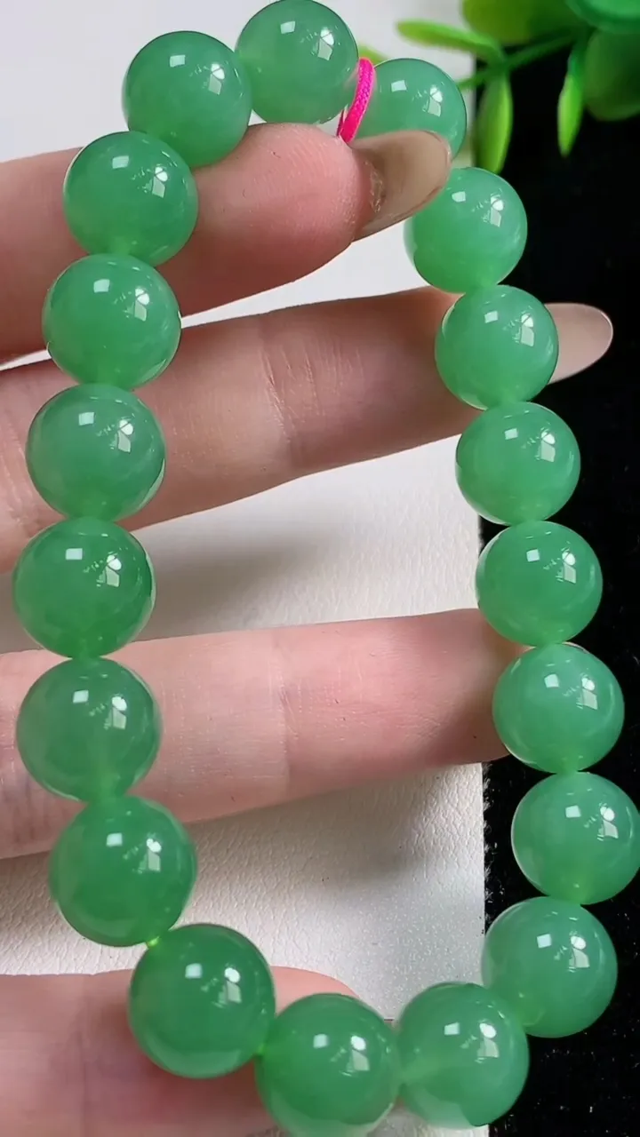 天然A货翡翠圆珠手串19颗，尺寸10.3，重量:35.63g11月10日
工厂直销收藏佳品,种好水足