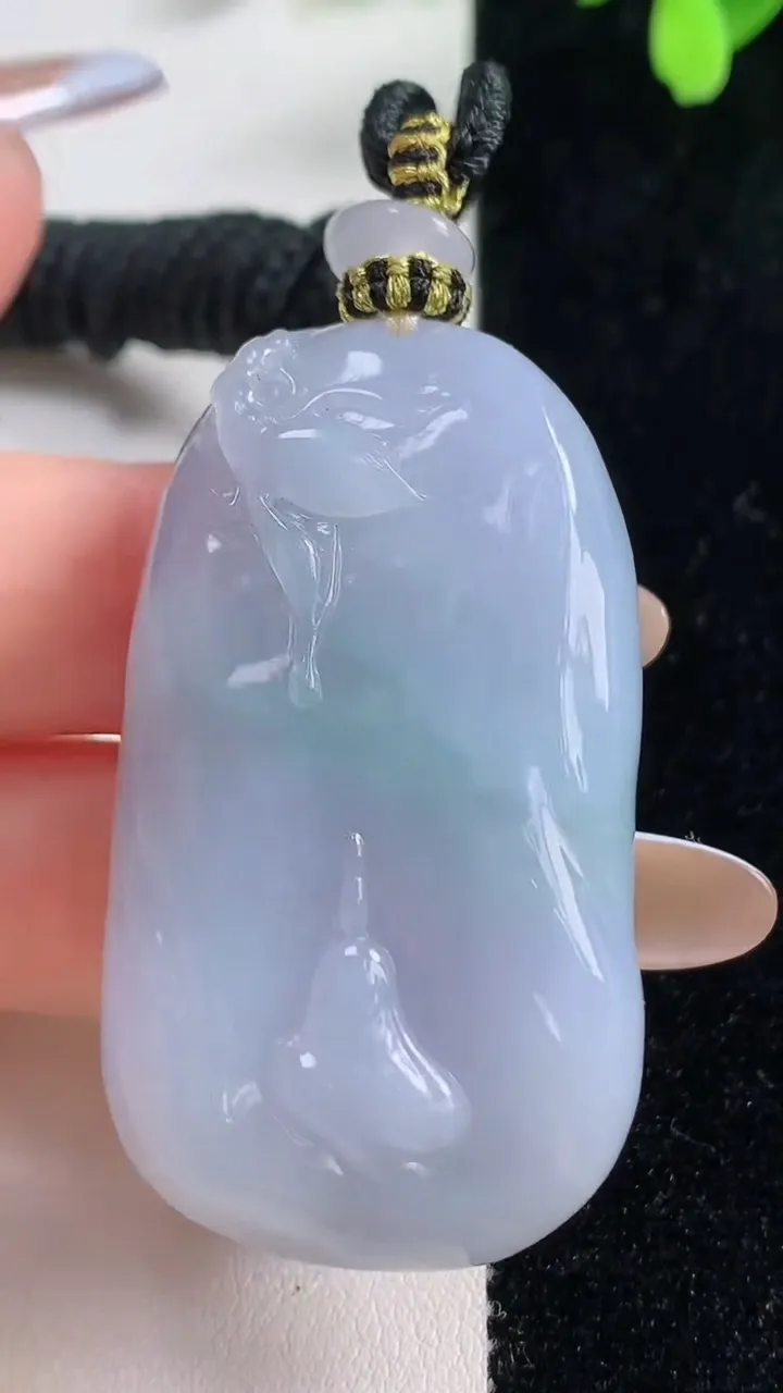 天然A货翡翠春带彩 紫罗兰无相观音菩萨吊坠，尺寸49-27-10.6，重量:38.73g
11月10