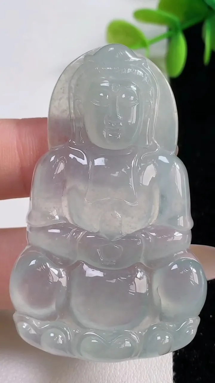 天然A货翡翠正装观音菩萨吊坠，尺寸58.8-36.5-6，重量:23.18g
11月10日