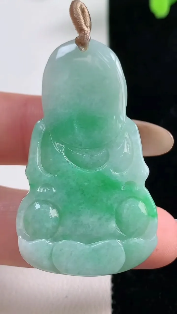 天然A货翡翠观音菩萨吊坠，尺寸46.3-26.6-7，重量:15.44g
11月10日