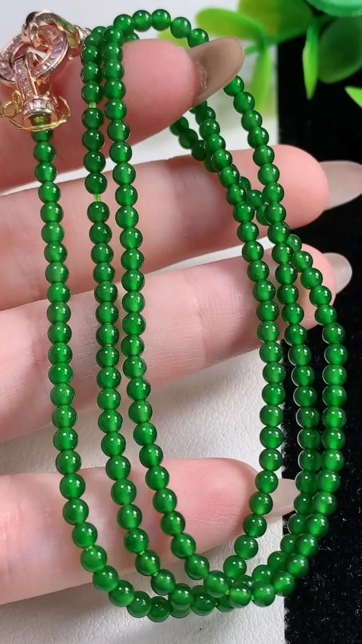 天然A货翡翠小米圆珠项链185颗，尺寸3，重量:10.81g
11月10日