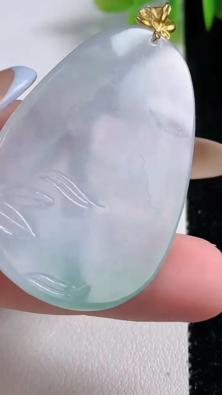 天然A货翡翠观音头吊坠，尺寸47.3-31-4.5，重量:16.28g
11月10日