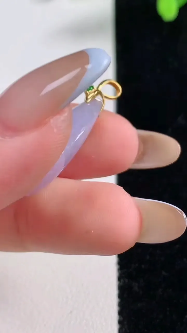 天然A货翡翠种紫罗兰水滴吊坠，尺寸24-13.2-7.7，重量:4.01g
11月10日