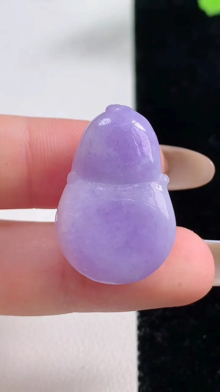 天然A货翡翠冰种紫罗兰葫芦吊坠，尺寸27.3-18.3-9.2，重量:8.87g
11月10日