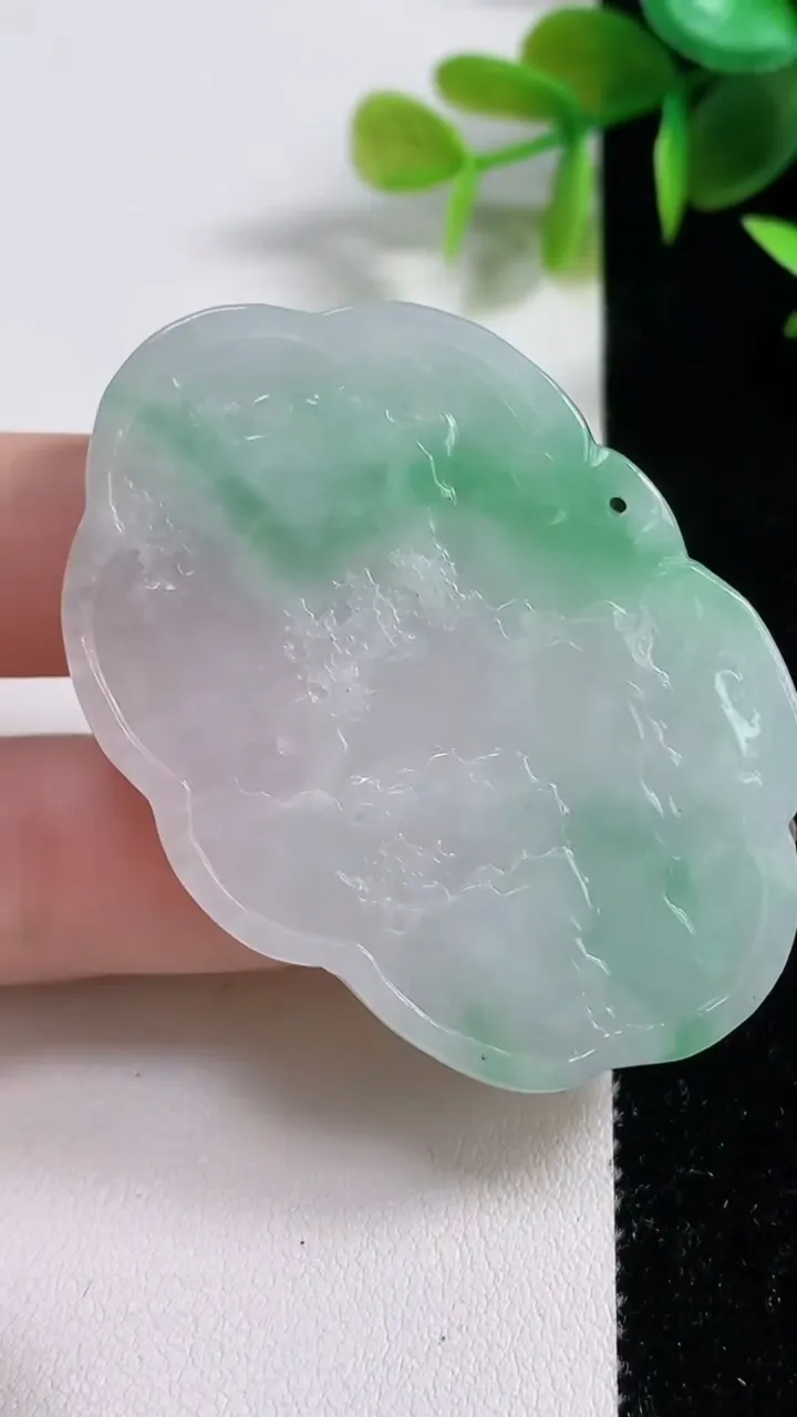 天然A货翡翠山水牌吊坠，尺寸39-56.5-5.5，重量:26.80g
11月10日