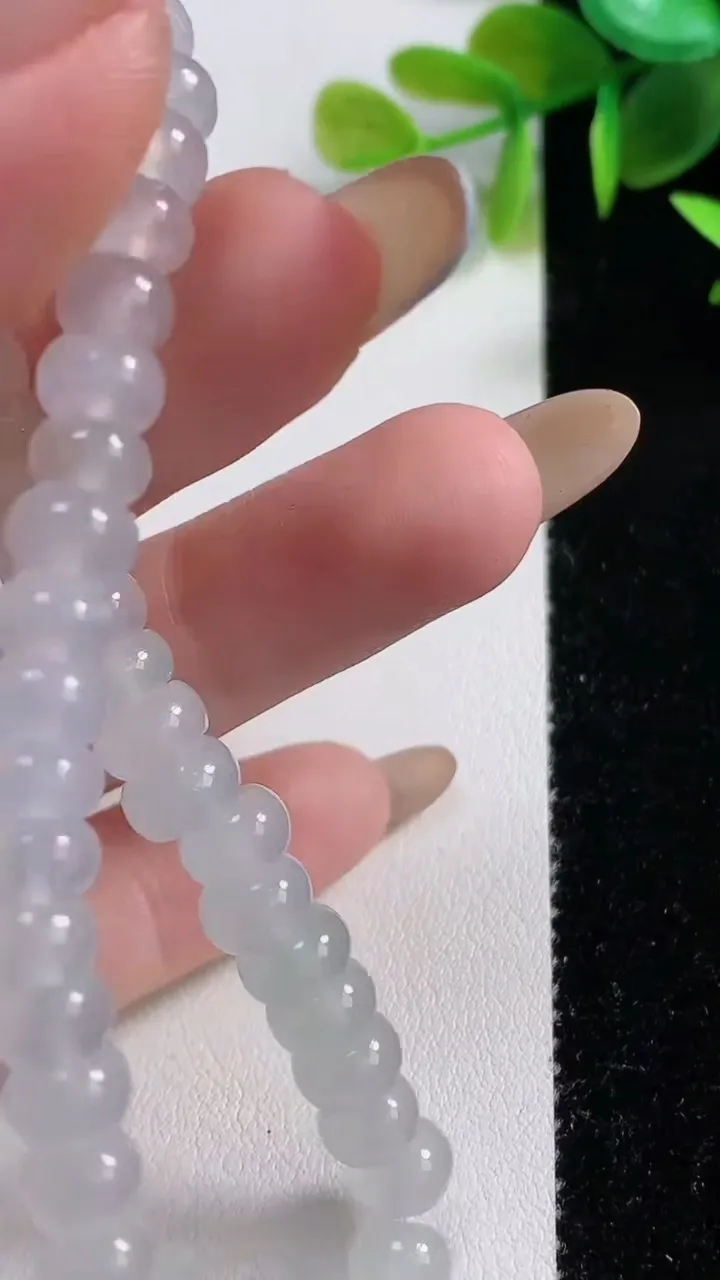 天然A货翡翠种白冰算盘珠手串45颗，尺寸6.8-3.7，重量:18.39g11月10日
工厂直销收藏佳品,种好水足，色泽均匀，有种有色，上手高大气！