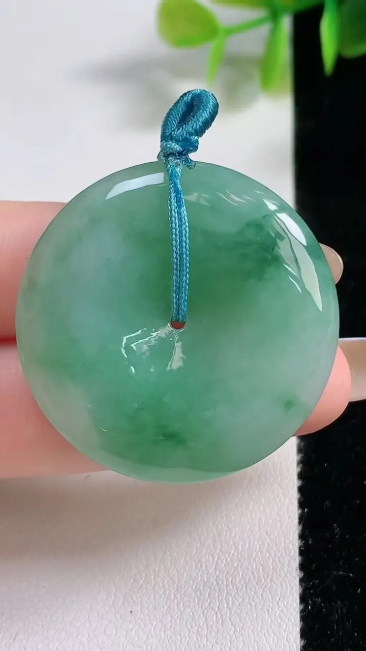 天然A货翡翠平安扣吊坠，尺寸35-5.8，重量:14.96g
11月10日