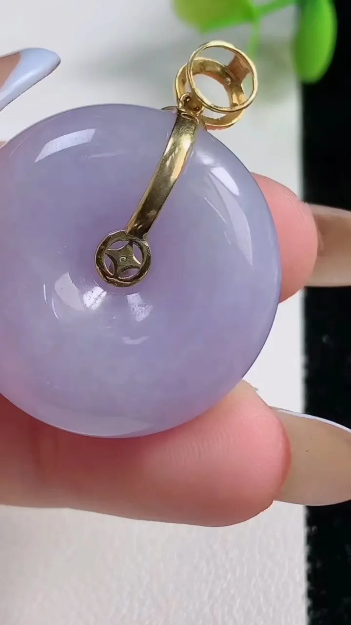 天然A货翡翠种紫罗兰平安扣吊坠，尺寸28-9.6，重量:17.21g
11月10日