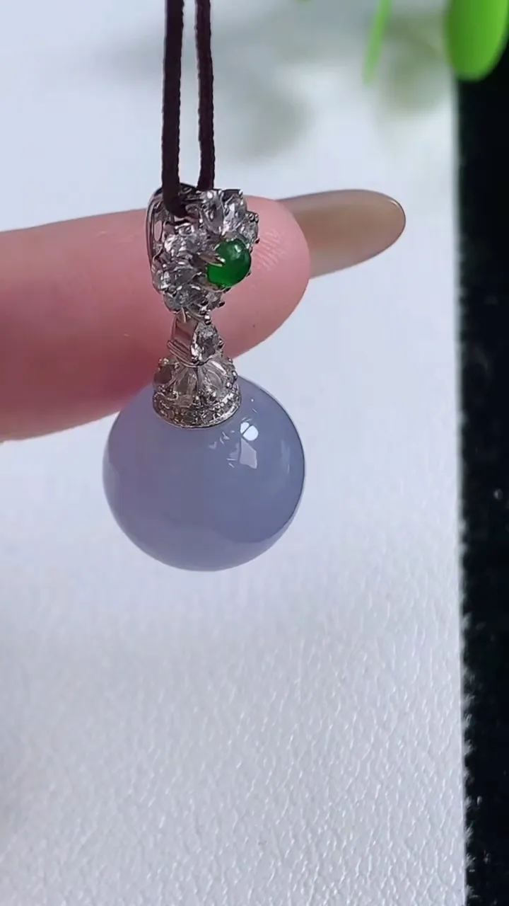 天然A货翡翠种紫罗兰圆珠吊坠，尺寸12.5，重量:4.79g
11月10日