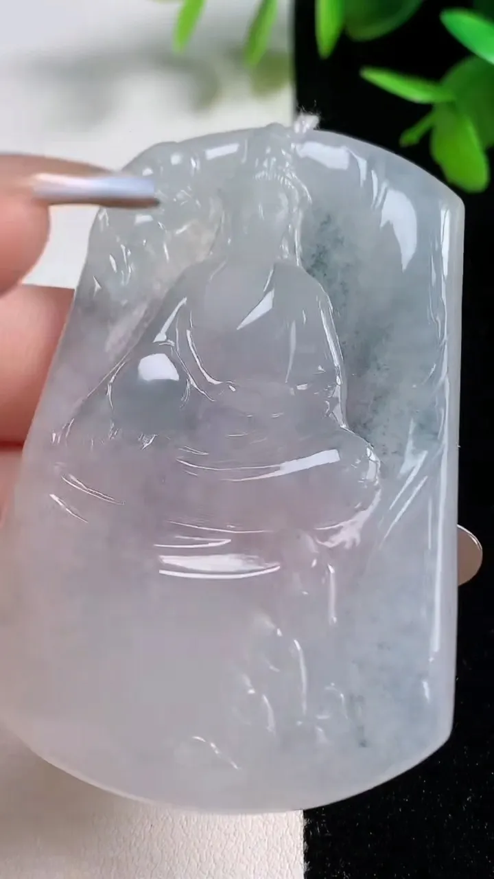 天然A货翡翠冰种飘花观音菩萨吊坠，尺寸63.6-42.5-4.8，重量29.60g
11月10日