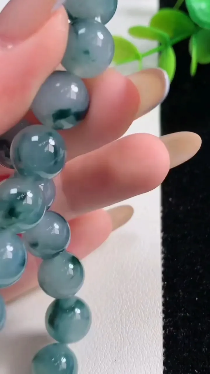 天然A货翡翠种飘花圆珠手串19颗，尺寸10.2，重量:35.51g11月10日
工厂直销收藏佳品,种好水足，色泽均匀，有种有色，上手高大气！