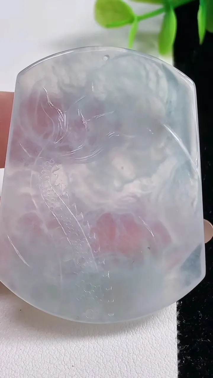 天然A货翡翠龙牌吊坠，尺寸54.7-41.8-5，重量:22.25g
11月10日