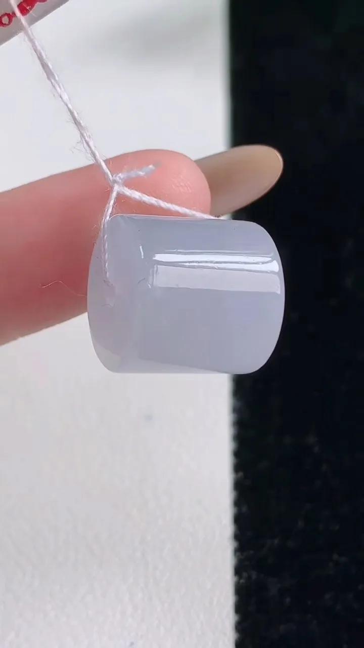 天然A货翡翠冰种路路通吊坠，尺寸13-13.2，重量:6.14g
11月10日