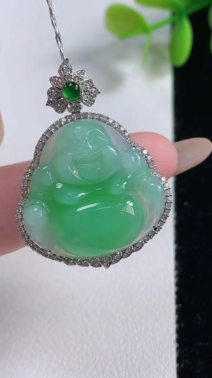 天然A货翡翠佛公吊坠，尺寸33-25.7-8.2裸石21.4-22.8，重量:6.44g
11月10