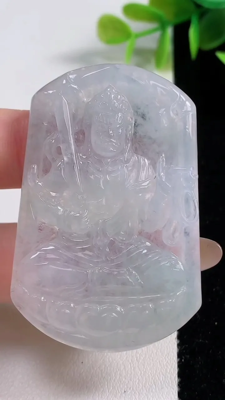 天然A货翡翠不动明王吊坠，尺寸54.8-36-5.4，重量:22.11g
11月10日