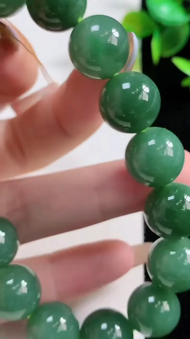天然A货翡翠圆珠手串16颗，尺寸13，重量:58.28g11月10日
工厂直销收藏佳品,种好水足，色泽均匀，有种有色，上手高大气！