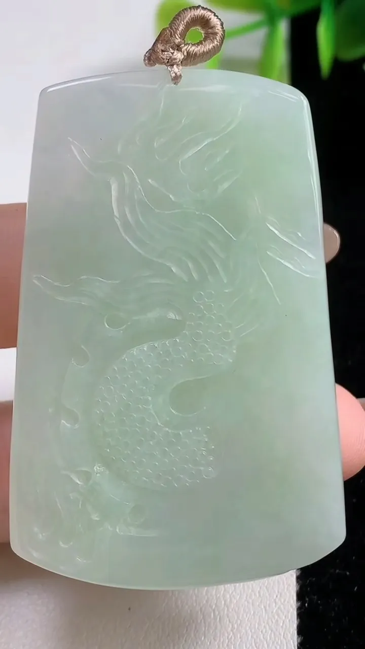 天然A货翡翠祥龙不动明王吊坠，尺寸56-35.9-10，重量:36.32g
11月10日