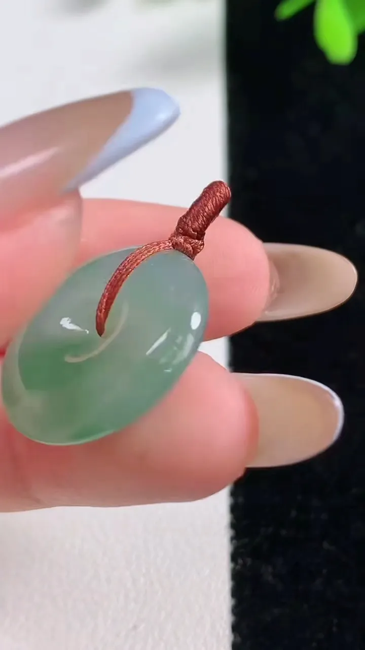 天然A货翡翠平安扣吊坠，尺寸21-5.4，重量:4.87g
11月10日