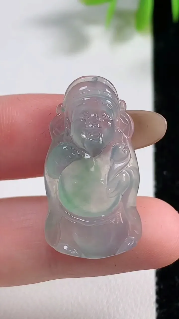 天然A货翡翠财神爷吊坠，尺寸31-16.6-4.3，重量:4.09g
11月10日