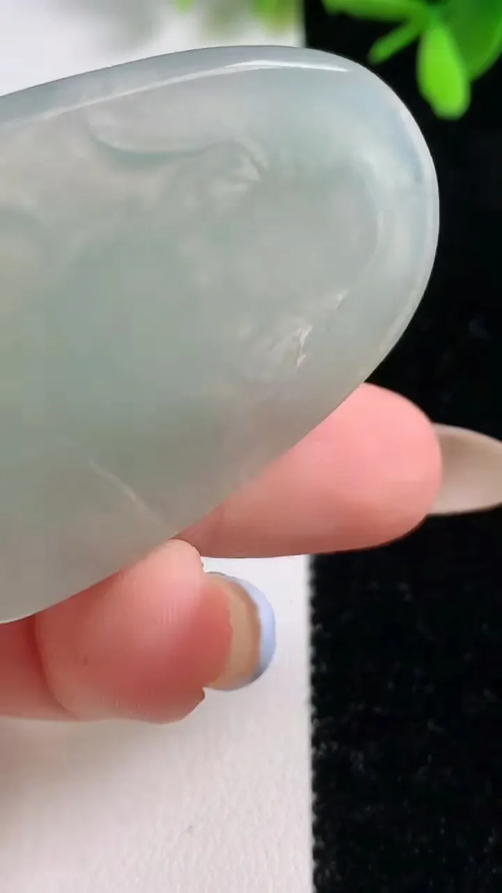 天然A货翡翠逍遥佛公吊坠，尺寸48.2-33.5-7，重量:17.62g
11月10日