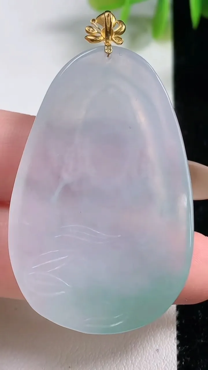 天然A货翡翠观音头吊坠，尺寸47.3-31-4.5，重量:16.28g
11月10日