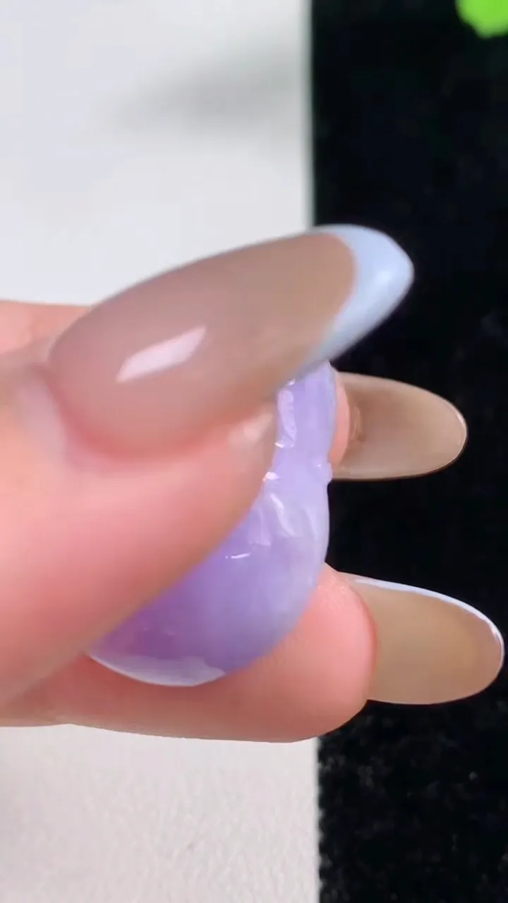 天然A货翡翠冰种紫罗兰葫芦吊坠，尺寸27.3-18.3-9.2，重量:8.87g
11月10日