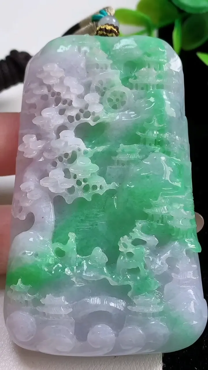 天然A货翡翠山水牌吊坠，尺寸74.6-44.8-12.2，重量:95.50g
11月10日