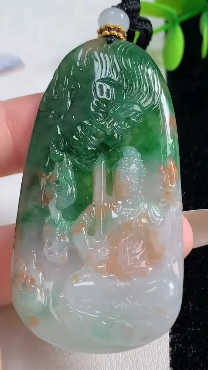 天然A货翡翠种双彩飘花不动明王吊坠，尺寸61.7-32.3-7.6，重量:33.16g
11月10日