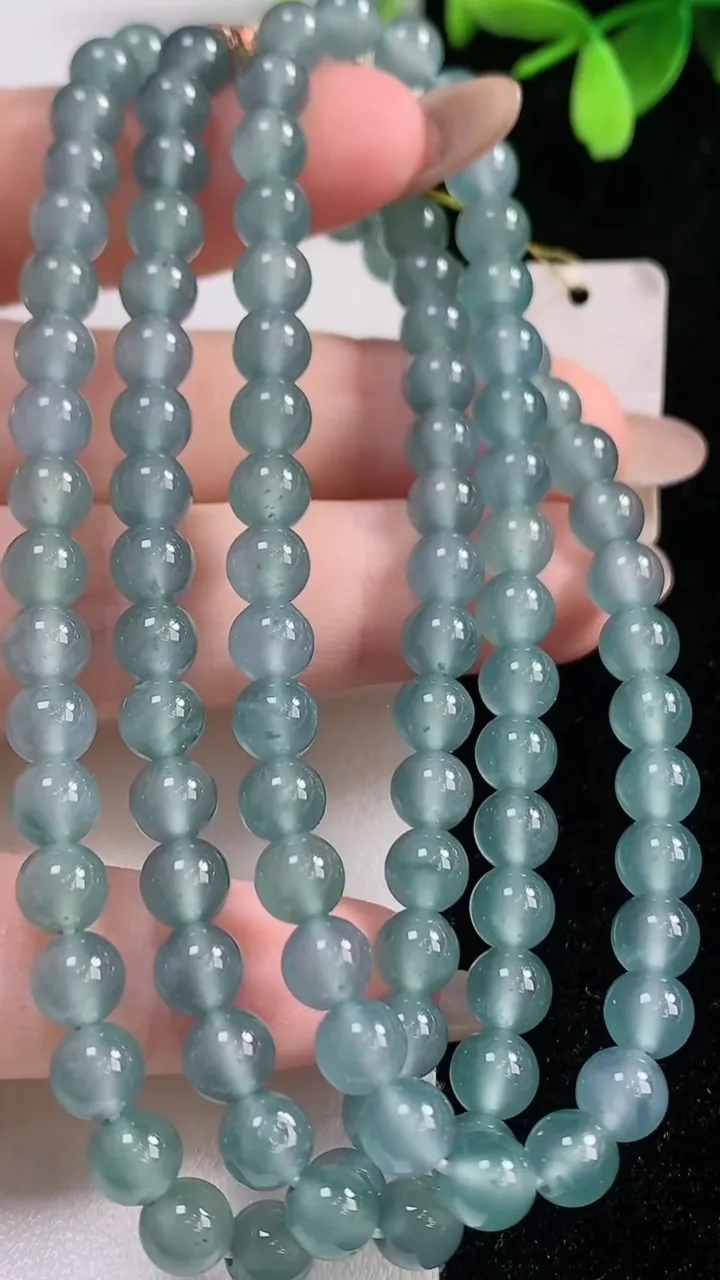 天然A货翡翠圆珠项链108颗，尺寸5.7，重量:37.34g
11月10日