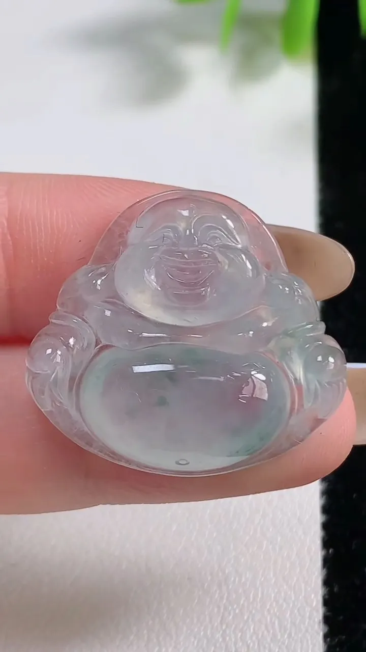 天然A货翡翠冰种飘花佛公吊坠，尺寸24.7-27.7-6.4，重量:6.47g
11月10日