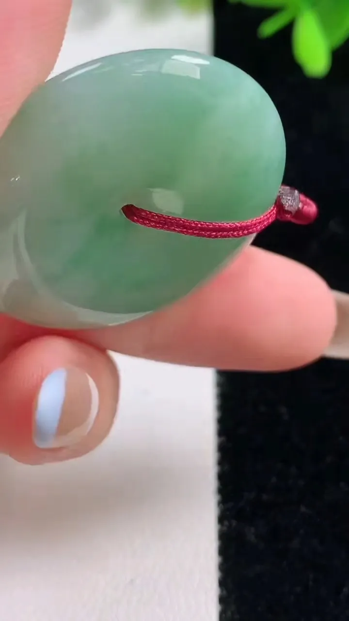 天然A货翡翠平安扣吊坠，尺寸33.7-7.3，重量:17.18g
11月10日