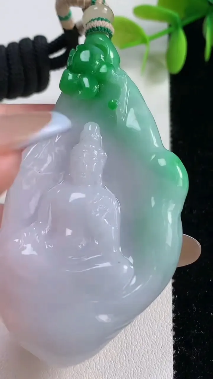 天然A货翡翠观音菩萨吊坠，尺寸67-39-8.4，重量:37.76g
11月10日