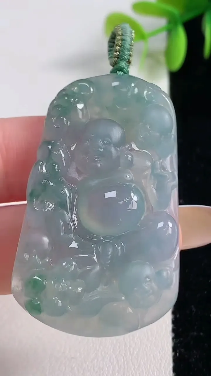 天然A货翡翠冰种飘花逍遥佛公吊坠，尺寸44.7-27.2-5.6，重量:14.51g
11月10日