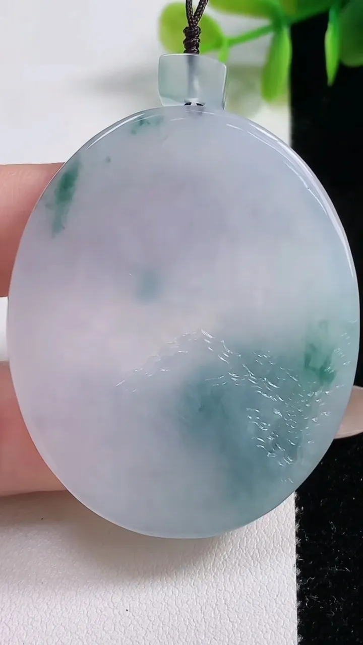 天然A货翡翠牌吊坠，尺寸51-42-5.1，重量:27.06g
11月10日