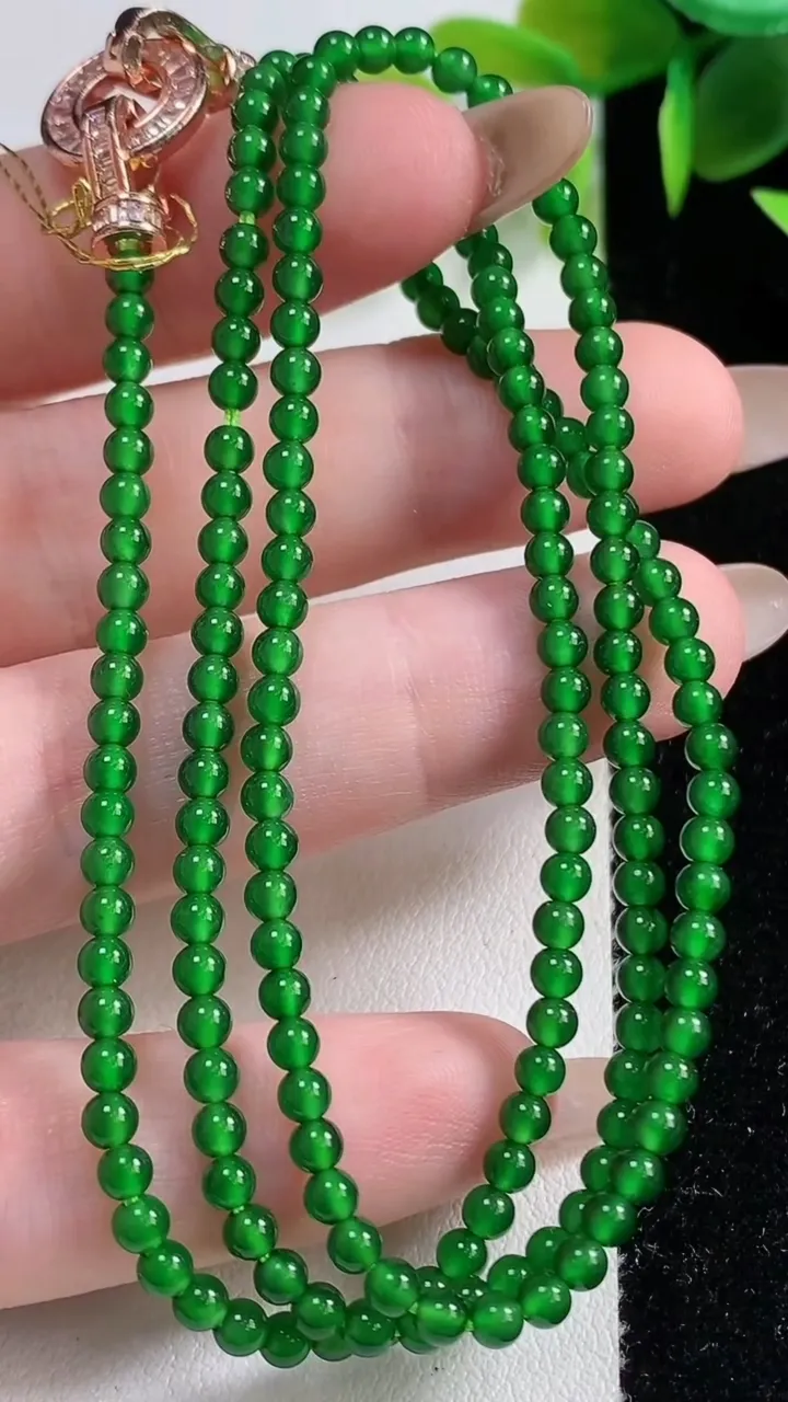 天然A货翡翠小米圆珠项链185颗，尺寸3，重量:10.81g
11月10日