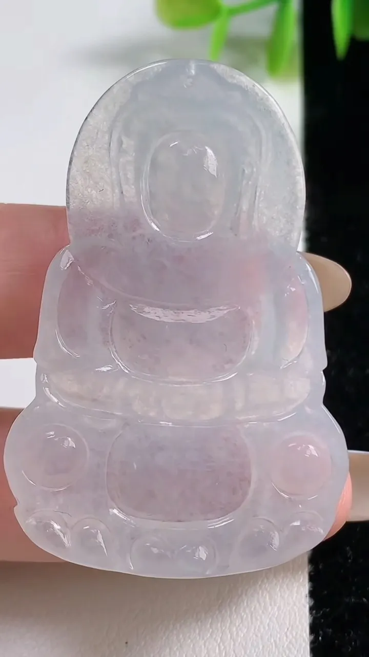 天然A货翡翠正装观音菩萨吊坠，尺寸50.7-33.3-5.3，重量:14.48g
11月10日