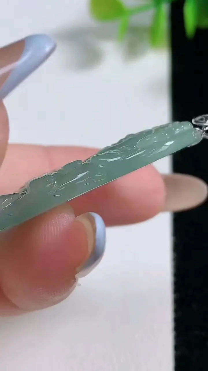 天然A货翡翠种飘花财神爷吊坠，尺寸48.7-23.4-5.3，重量:12.69g
11月10日