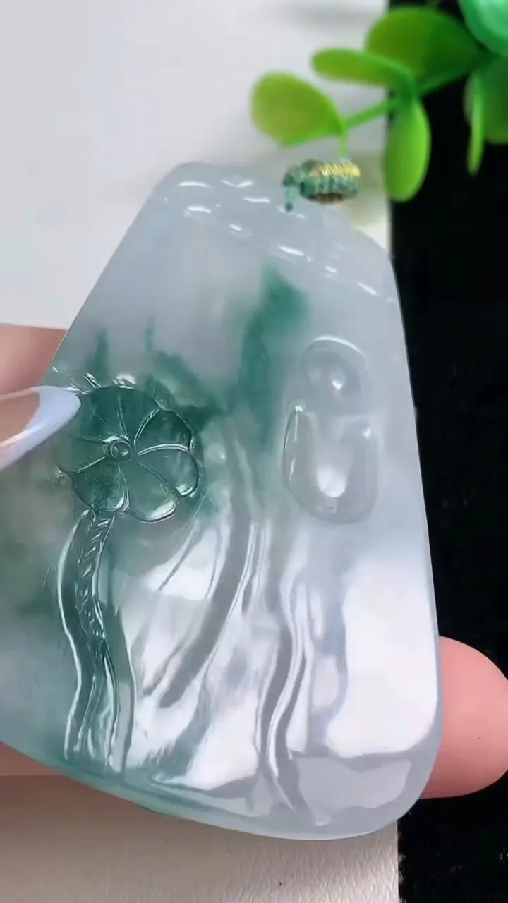 天然A货翡翠种飘花文殊菩萨吊坠，尺寸66.4-41.8-6.5，重量:36.12g
11月10日