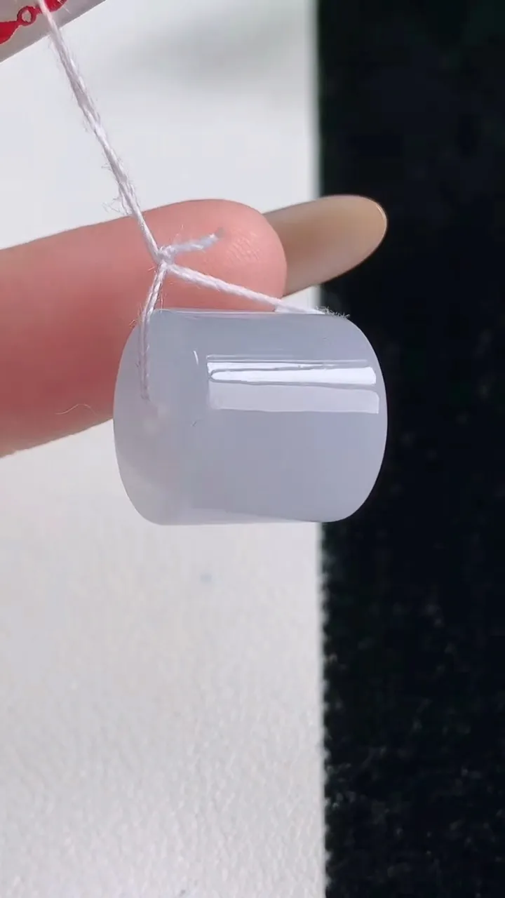 天然A货翡翠冰种路路通吊坠，尺寸13-13.2，重量:6.14g
11月10日