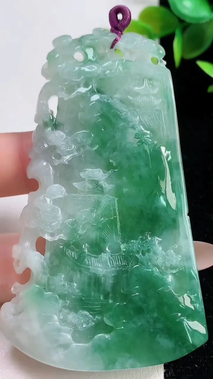 天然A货翡翠山水牌吊坠，尺寸79.6-46-8，重量:50.22g
11月10日