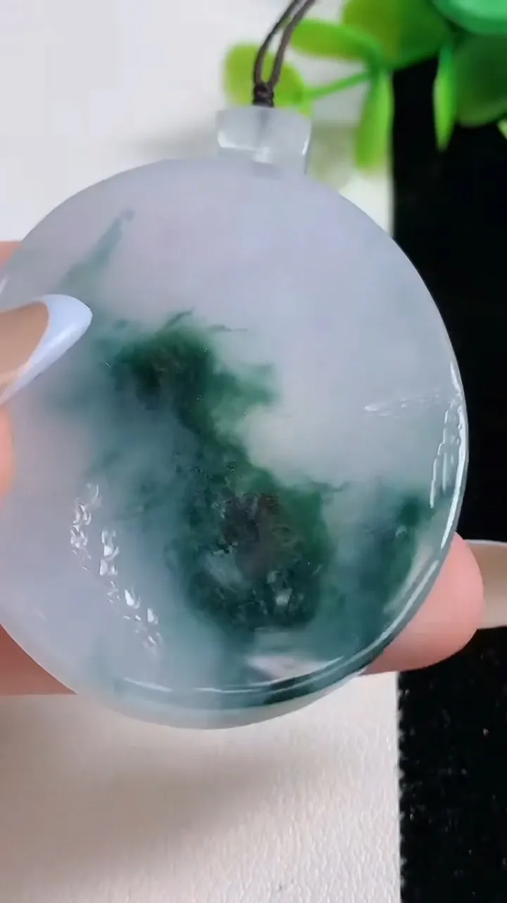 天然A货翡翠牌吊坠，尺寸51-42-6.1，重量:30.35g
11月10日