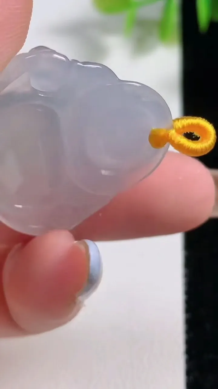 天然A货翡翠冰种飘花佛公吊坠，尺寸28.2-30.5-5.8，重量:7.72g
11月10日