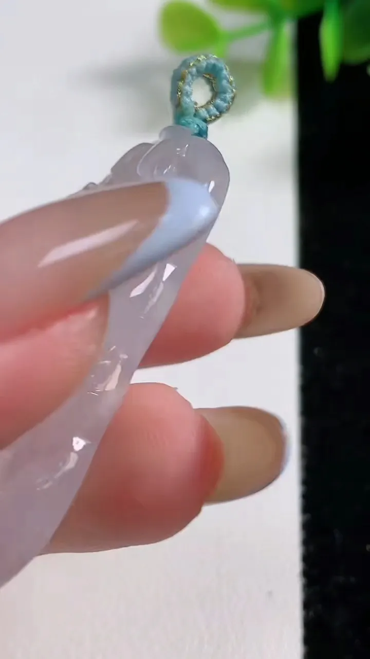 天然A货翡翠大势至观音菩萨吊坠，尺寸45.4-24.3-7.2，重量:13.28g
11月10日