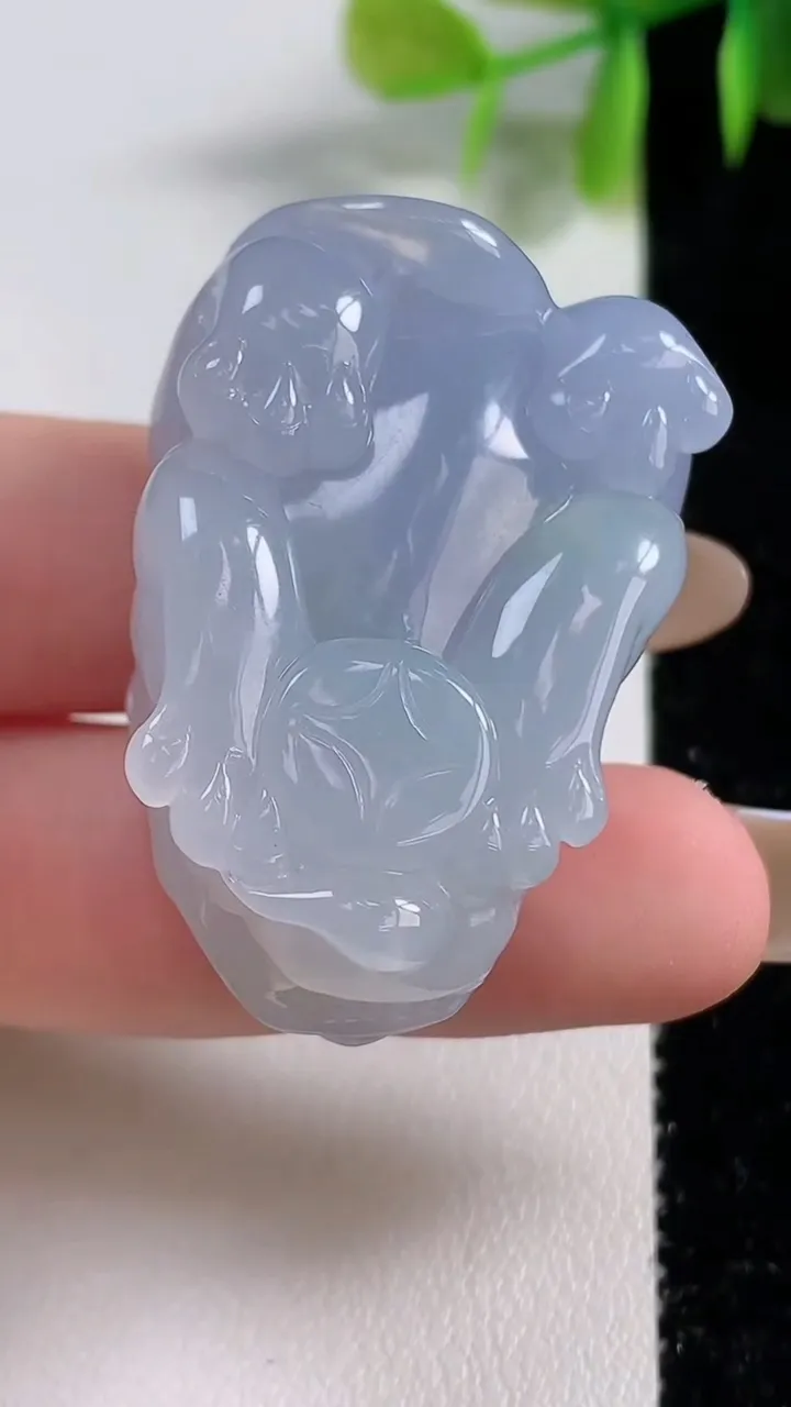 天然A货翡翠冰种紫罗兰貔貅吊坠，尺寸37.5-26.4-18.8，重量:32.96g
11月10日