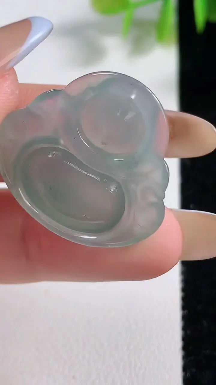 天然A货翡翠冰种飘花佛公吊坠，尺寸25.2-27.2-5.7，重量:5.31g
11月10日